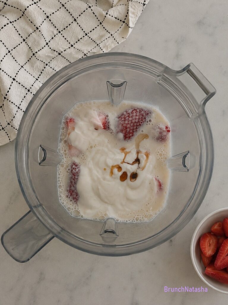 Vanilla Strawberry Overnight Oats
